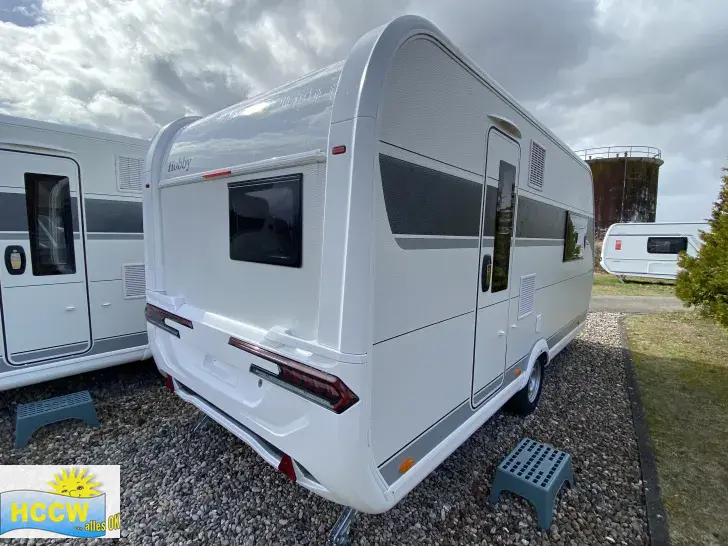 Schräg Hinten Hobby De Luxe 460 SFf Auflastung