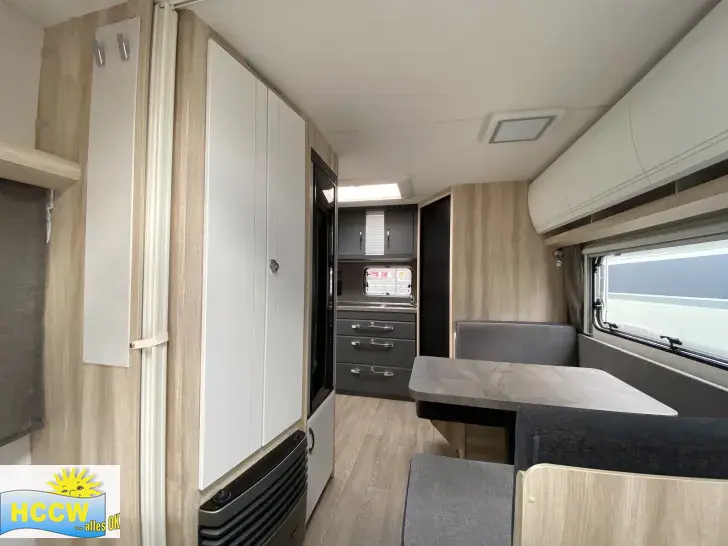 Sicht vorne-hinten Hobby De Luxe 460 SFf Auflastung