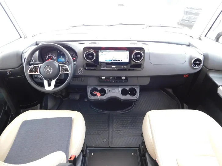 Fahrzeugbild Rapido Serie M M66 Hubstützen, Lithium, Bugschränke #7