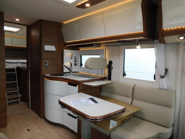 Fahrzeugbild Rapido Serie M M66 Hubstützen, Lithium, Bugschränke #9