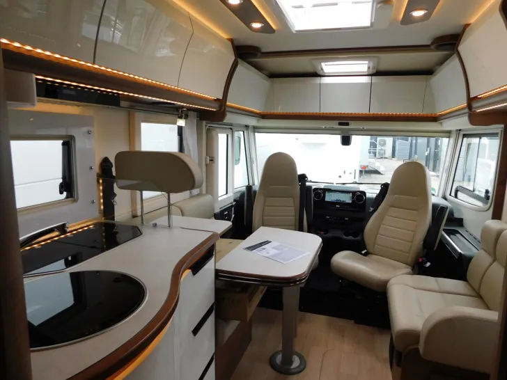 Fahrzeugbild Rapido Serie M M66 Hubstützen, Lithium, Bugschränke #11