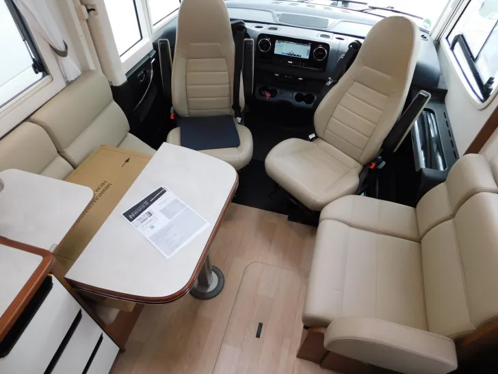 Fahrzeugbild Rapido Serie M M66 Hubstützen, Lithium, Bugschränke #12