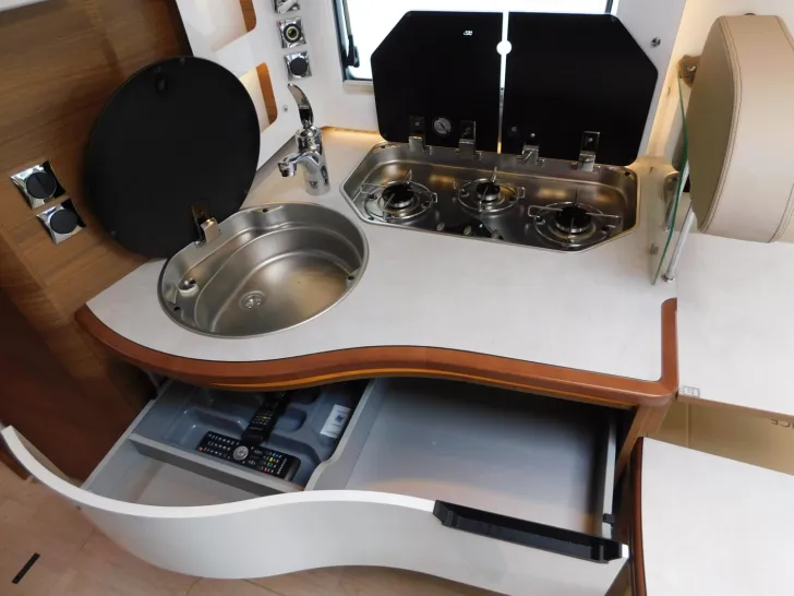 Fahrzeugbild Rapido Serie M M66 Hubstützen, Lithium, Bugschränke #14