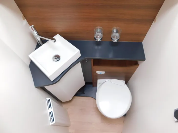 Fahrzeugbild Rapido Serie M M66 Hubstützen, Lithium, Bugschränke #20