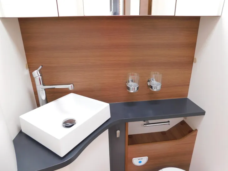 Fahrzeugbild Rapido Serie M M66 Hubstützen, Lithium, Bugschränke #21