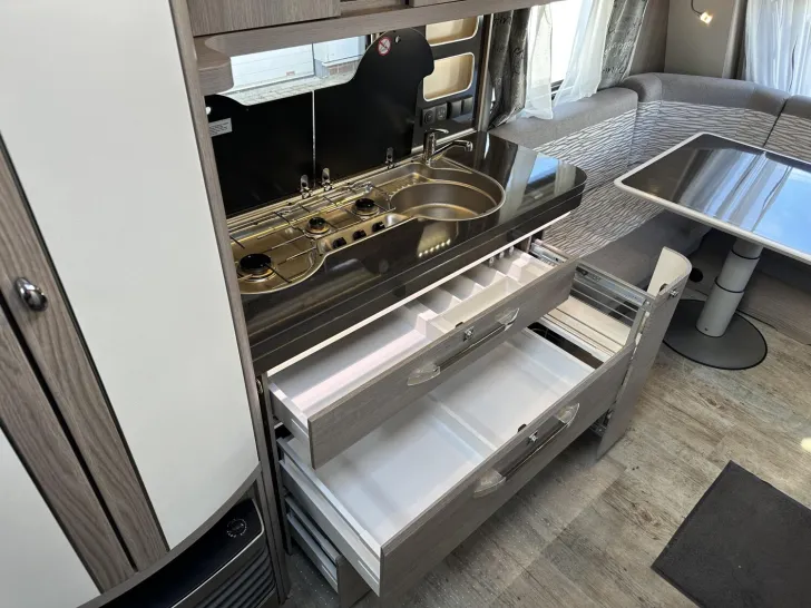 Fahrzeugbild Hobby Prestige 560 LU Mover; Markise; ETS; TV-Gerät #10
