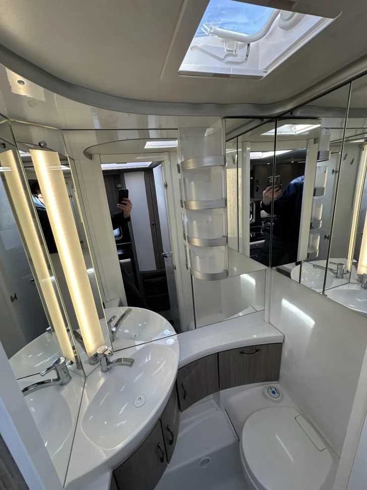Fahrzeugbild Hobby Prestige 560 LU Mover; Markise; ETS; TV-Gerät #14