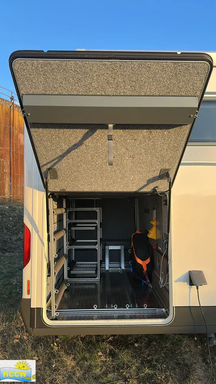 Heckgarage Carthago chic s-plus I 52 QB hochwertige Ausstattung