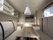 Sicht vorne-hinten Hobby Beachy 450 Meerblau