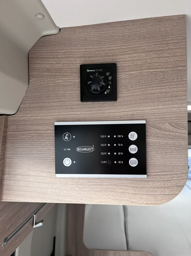 Fahrzeugbild Laika Kosmo 6.4, wie Pössl Roadcruiser B, Markise #18