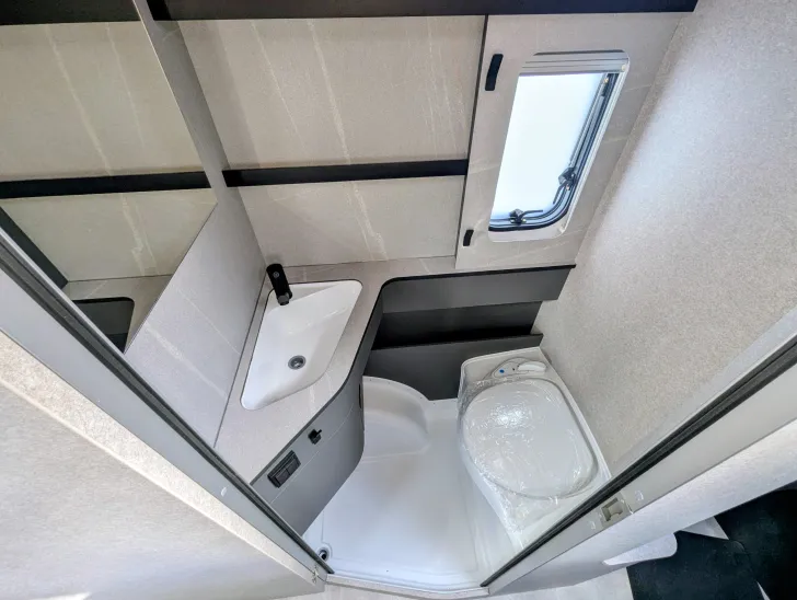 Fahrzeugbild Hymer Eriba Novaline 442 AUFLASTUNG 1800 Kg #14