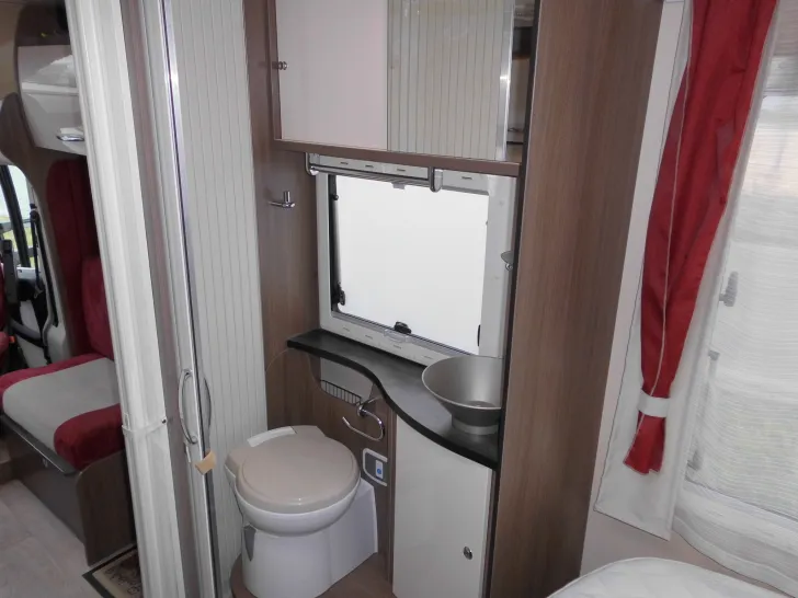 Fahrzeugbild Chausson Welcome 618 1 Hand SAT / TV AHK Combi D6E #18