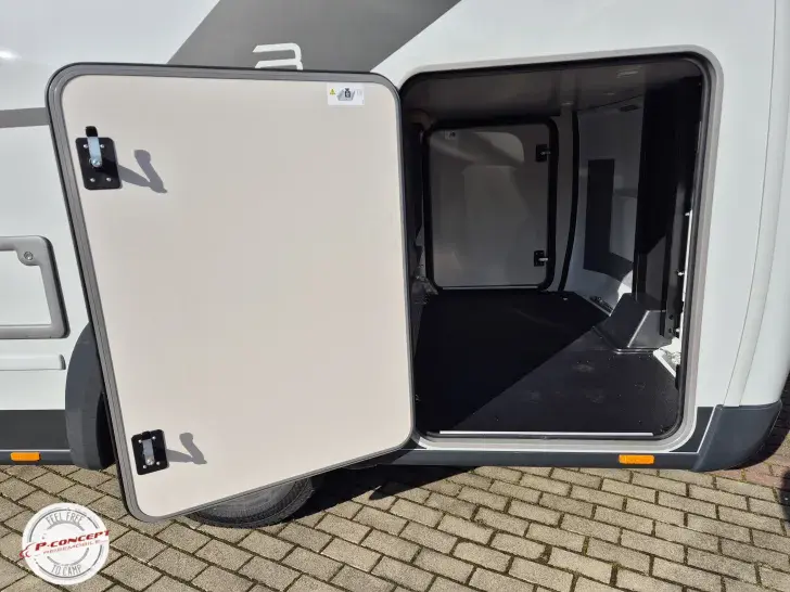 Fahrzeugbild Bürstner Signature SFT 7.0 Auf dem Hof #29