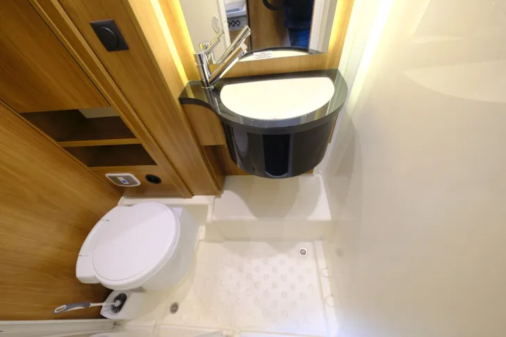 Fahrzeugbild Dethleffs Magic Edition I DBM White/1.Hand/Queensbett+Hubb #14