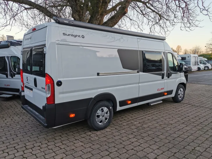 Fahrzeugbild Sunlight Camper Van Cliff 640 Anhängerkupplung+1.Hand #3