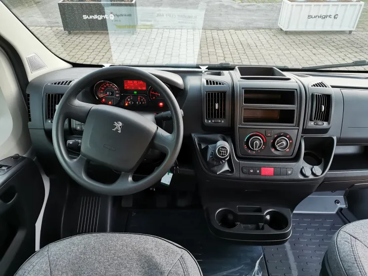 Fahrzeugbild Sunlight Camper Van Cliff 640 Anhängerkupplung+1.Hand #6