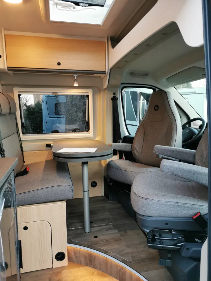 Fahrzeugbild Sunlight Camper Van Cliff 640 Anhängerkupplung+1.Hand #7