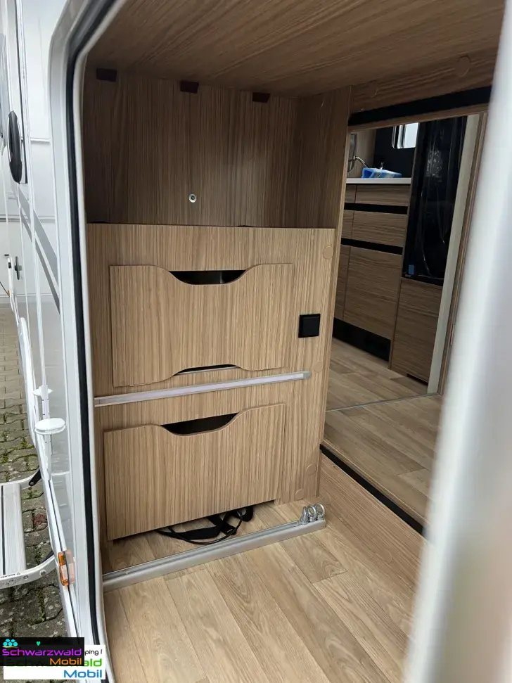 Fahrzeugbild Pilote P720U Safety-Paket inkl. ACC, 6EH, SAT uvm. #13