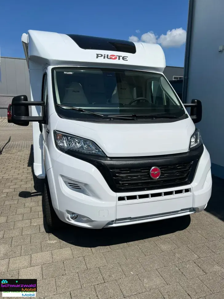 Fahrzeugbild Pilote P740GJ EXPRESSION autom. Tageszulassung #1