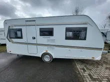 Schräg Vorne Weinsberg CaraOne 480 EU 3 Pakete/1500kg/Serviceklappe