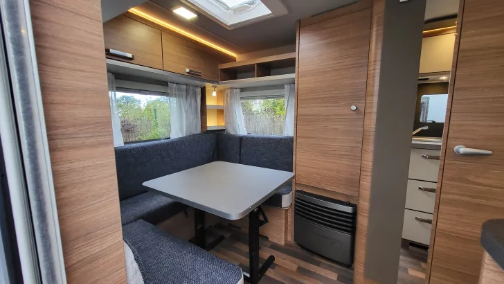 Weitere Sitzgruppe Weinsberg CaraOne 480 EU 3 Pakete/1500kg/Serviceklappe