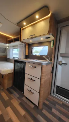 Küchen Weinsberg CaraOne 480 EU 3 Pakete/1500kg/Serviceklappe