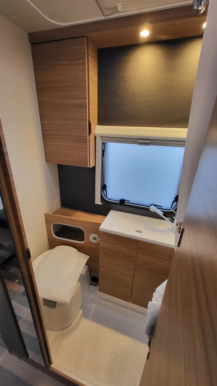 TV-Vorbereitung Weinsberg CaraOne 480 EU 3 Pakete/1500kg/Serviceklappe