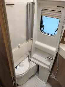 Fahrzeugbild Malibu Van First Class - Two Rooms 640 LE RB charming GT skyview Autom.-AHK-2224 #18