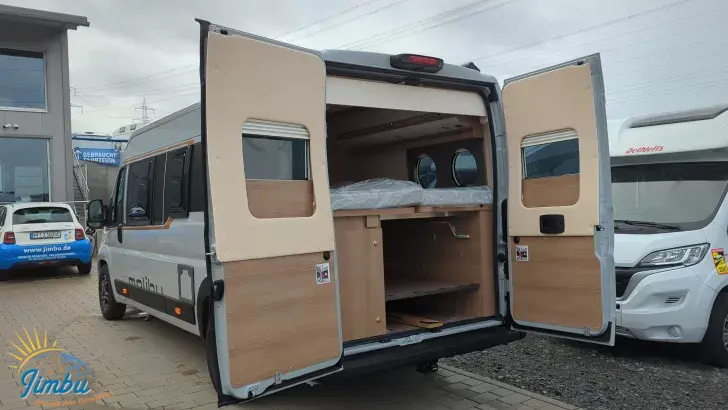 Frontal Hinten Malibu Van Comfort 640 LE charming coupé Fiat 180 PS/Automatik/AHK-2220
