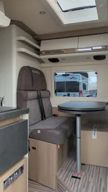 Sicht vorne-hinten Malibu Van Comfort 640 LE charming coupé Fiat 180 PS/Automatik/AHK-2220