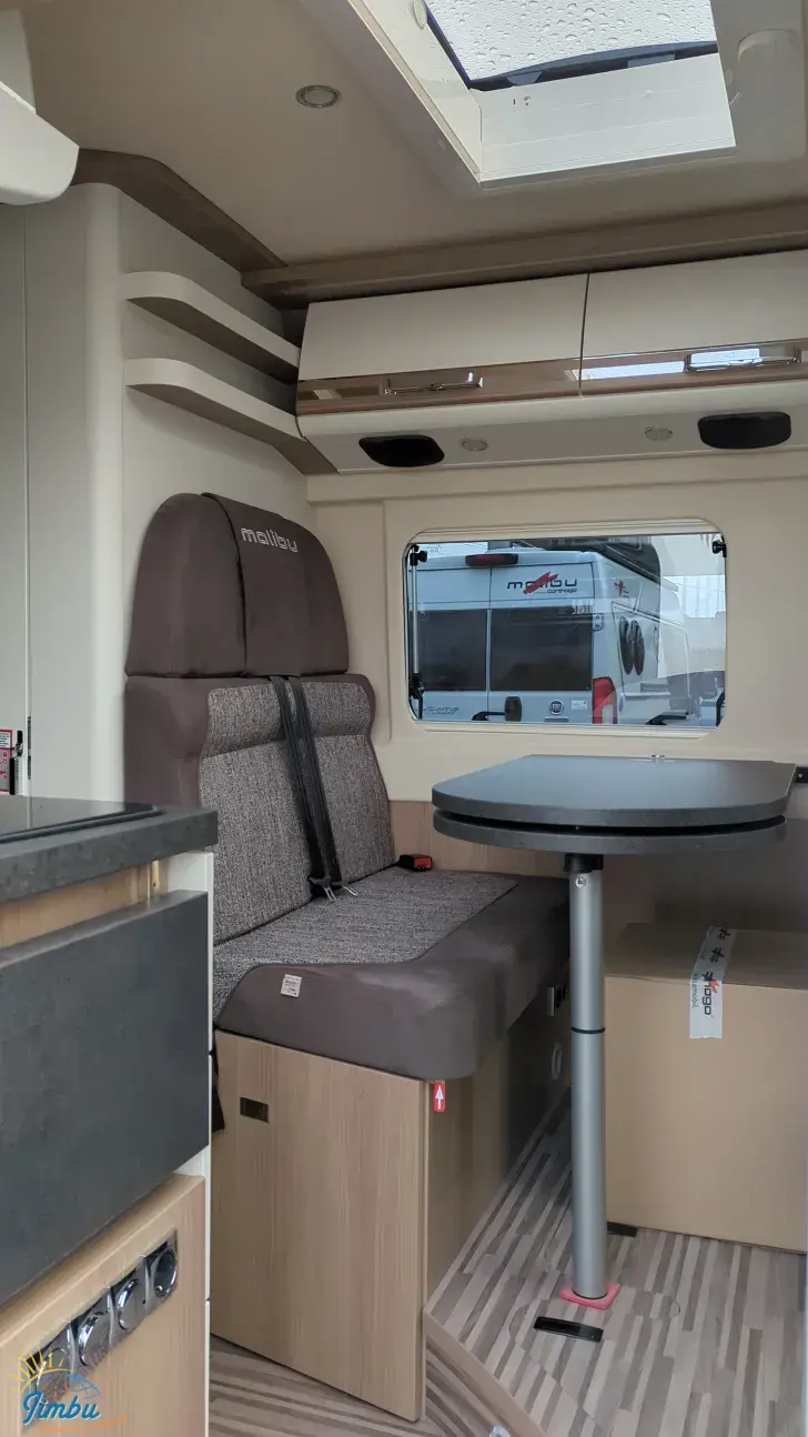 Sicht vorne-hinten Malibu Van Comfort 640 LE charming coupé Fiat 180 PS/Automatik/AHK-2220