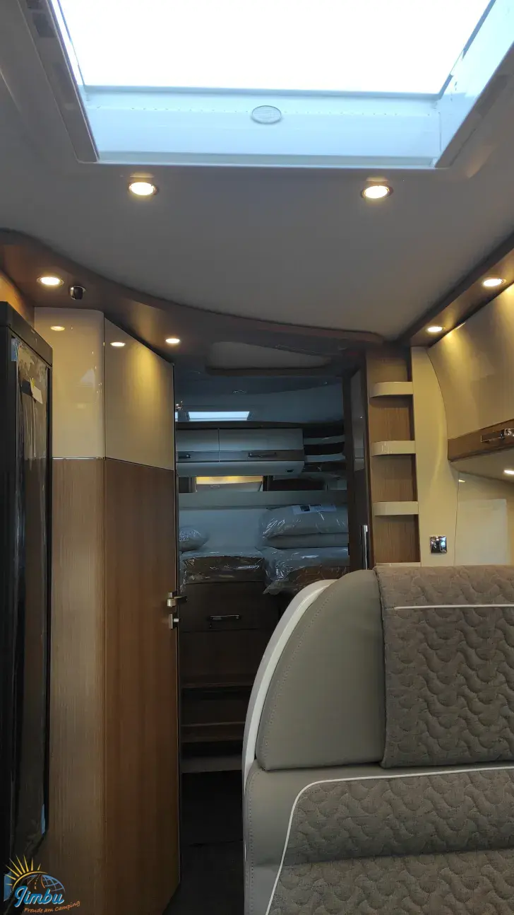 Sicht vorne-hinten Malibu I 460 KB-LE comfort 4.2t 180 PS / Automatik 586 - 2203