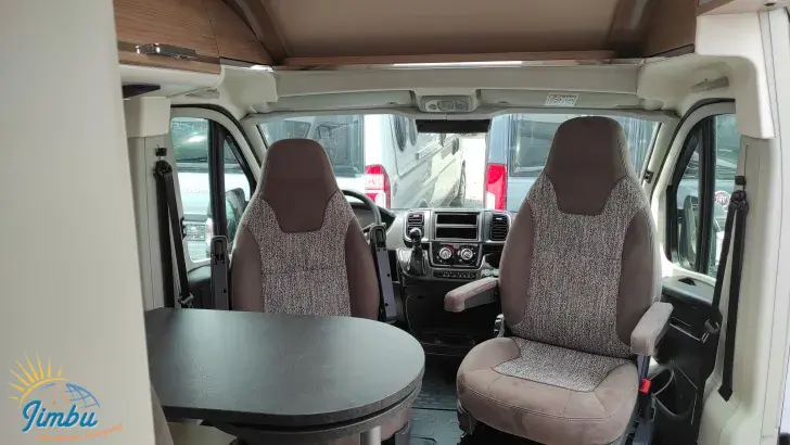Sicht vorne-hinten Malibu Van Comfort 640 LE charming coupé 180PS | Automatik, 163 - 2143