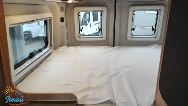 Betten Weinsberg CaraBus 600 MQ 130 PS Automatik 1060-105