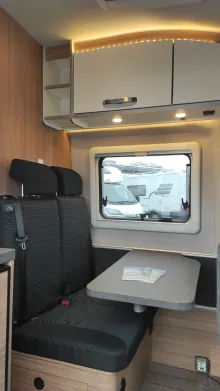 Sitzgruppe Weinsberg CaraBus 600 MQ 130 PS Automatik 1060-105