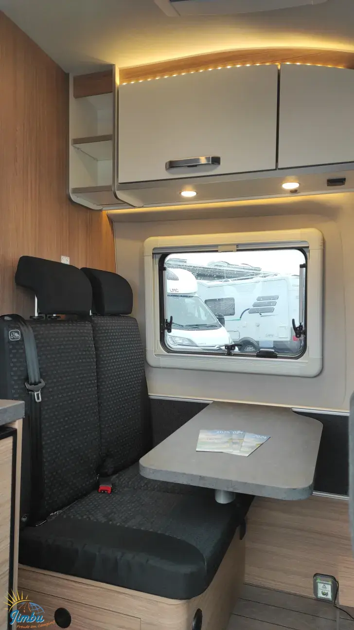 Sitzgruppe Weinsberg CaraBus 600 MQ 130 PS Automatik 1060-105