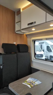 Weitere Sitzgruppe Weinsberg CaraBus 600 MQ 130 PS Automatik 1060-105