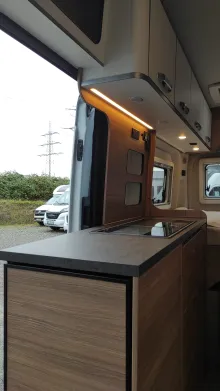 Küche 2 Weinsberg CaraBus 600 MQ 130 PS Automatik 1060-105