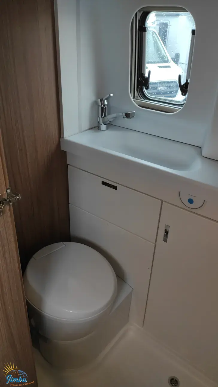 Toilette Weinsberg CaraBus 600 MQ 130 PS Automatik 1060-105