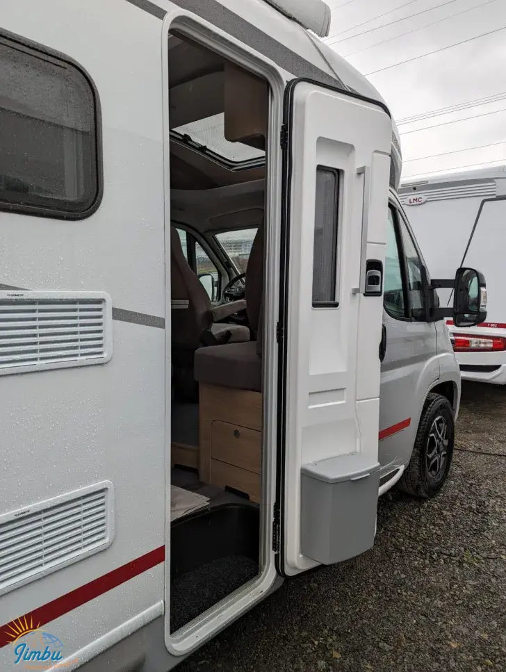 Fahrzeugbild LMC Cruiser V 646 G 180 PS/Automatik, 625 - 3048 #8