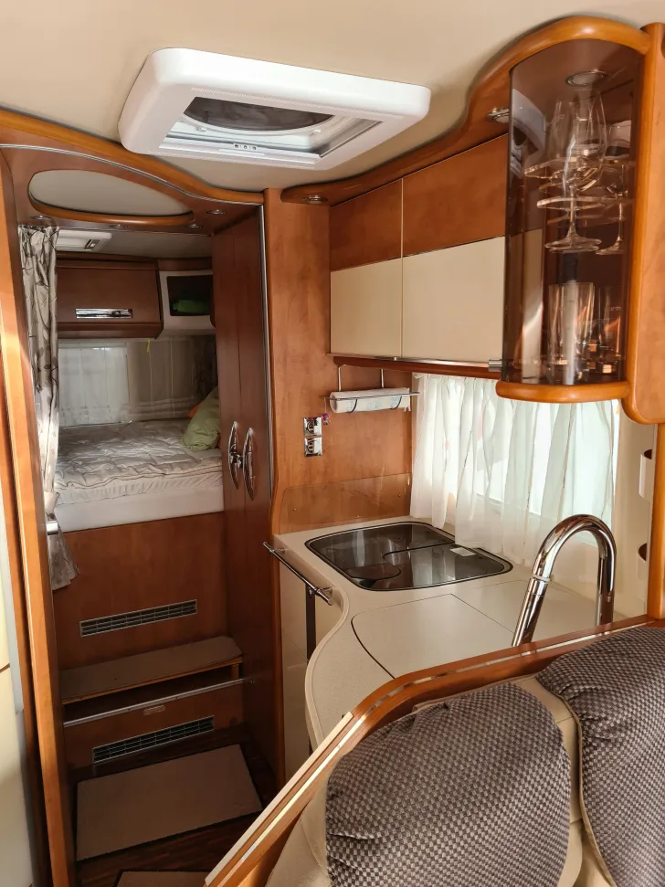 Fahrzeugbild Carthago chic e-line 47 Yachting #6