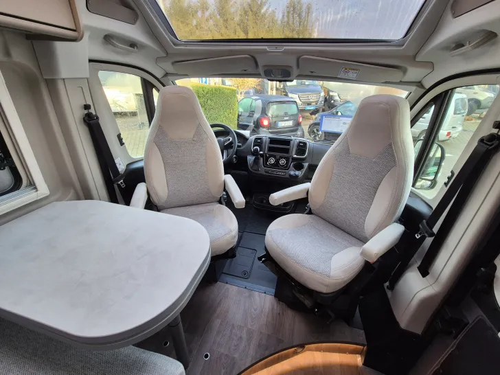 Fahrzeugbild Carado CV600 PRO+*Automatik*Schwenkbad* #13