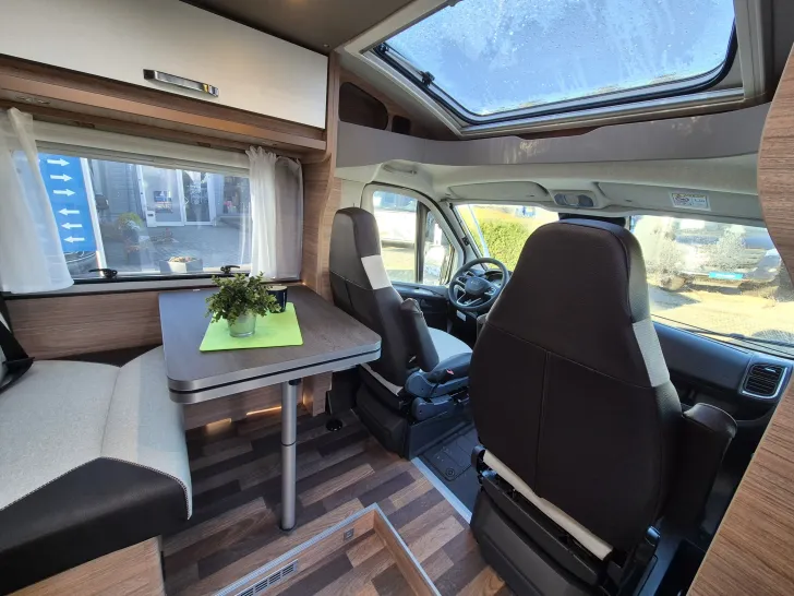 Fahrzeugbild Weinsberg CaraCompact 600 MF EDITION [PEPPER] #8