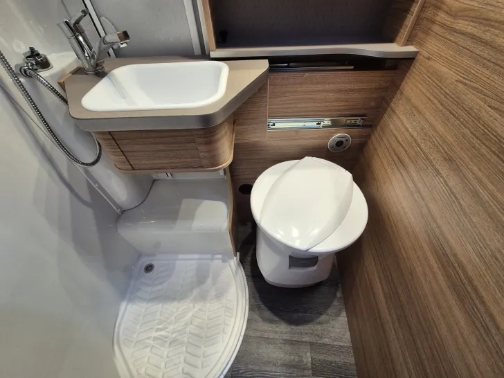 Fahrzeugbild Weinsberg CaraCompact MB 640 MEG EDITION [PEPPER] #24