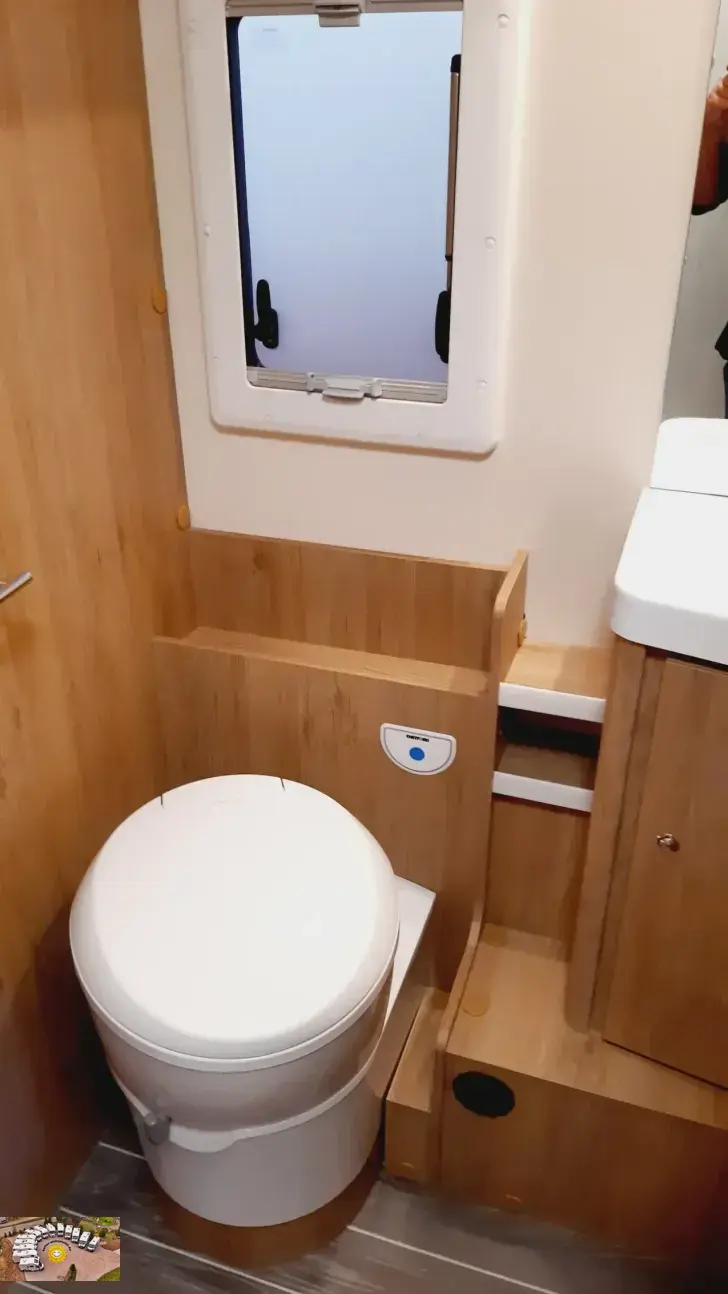 Fahrzeugbild Roller Team Kronos 284 TL Luxus Liner 7.40 meter #18