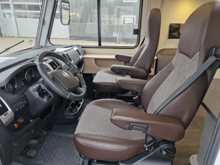 Fahrzeugbild Sunlight I 69 L *Queens-Bett*SAT*Solar*Lithium*1 .Hand* #10