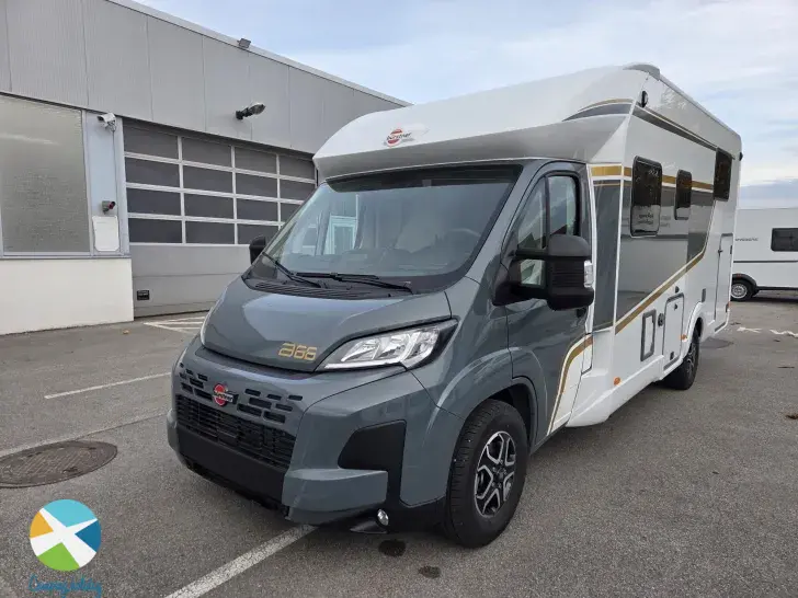 Seitlich Bürstner B66 690 TD