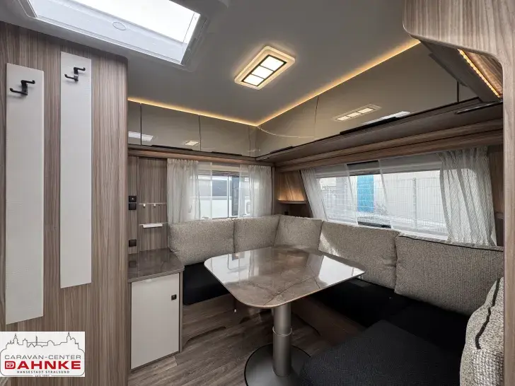 Fahrzeugbild Fendt Tendenza 560 SFDW Alde Heizung, 2000 KG #6