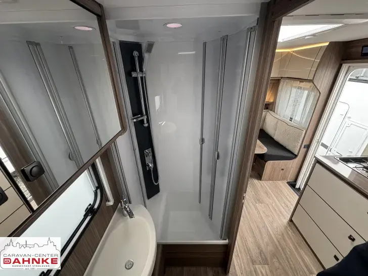 Fahrzeugbild Fendt Tendenza 560 SFDW Alde Heizung, 2000 KG #8