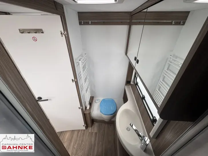 Fahrzeugbild Fendt Tendenza 560 SFDW Alde Heizung, 2000 KG #9